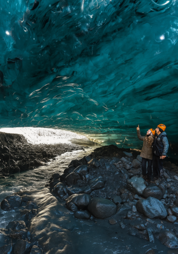 Aventura privada por formaciones de hielo azul guiada por expertos locales.
