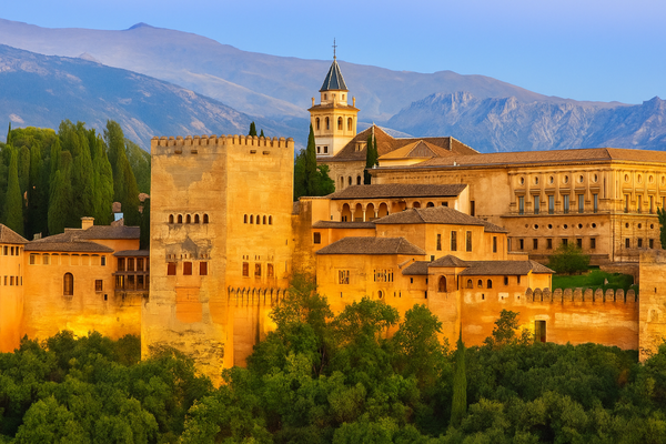 La Alhambra y la fusión de culturas en un marco histórico incomparable.