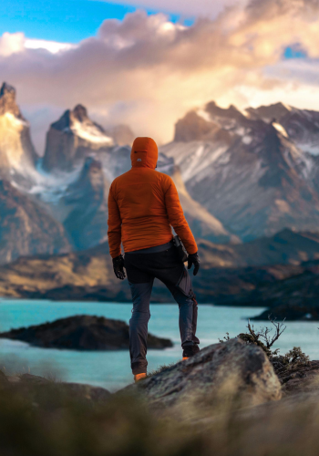 Rutas diseñadas a medida, con guías expertos y paisajes de montañas y glaciares.
