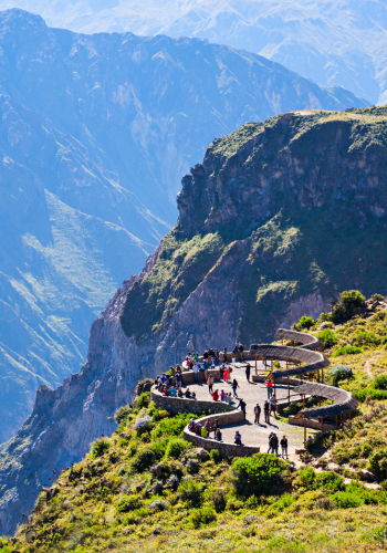 Disfruta de un recorrido privado por uno de los cañones más profundos del mundo, con vistas al vuelo majestuoso del cóndor.