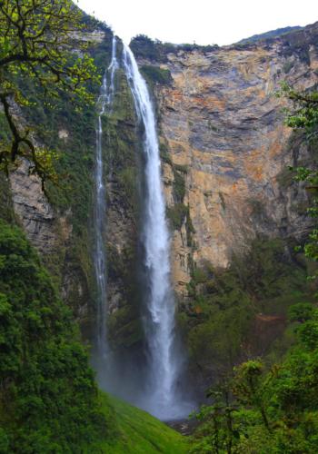 Descubre una de las cascadas más altas del mundo en una experiencia personalizada y vistas panorámicas incomparables.